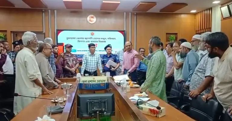 চুয়াডাঙ্গায় জেলা প্রশাসকের মিটিং